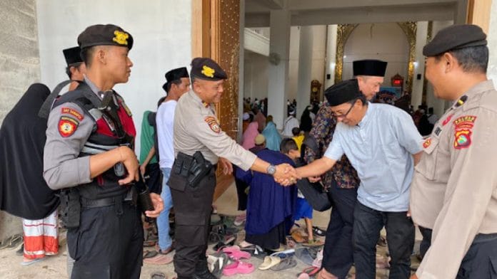 Pemberangkatan CJH di kawal ketat Sat Samapta Polres Lotara
