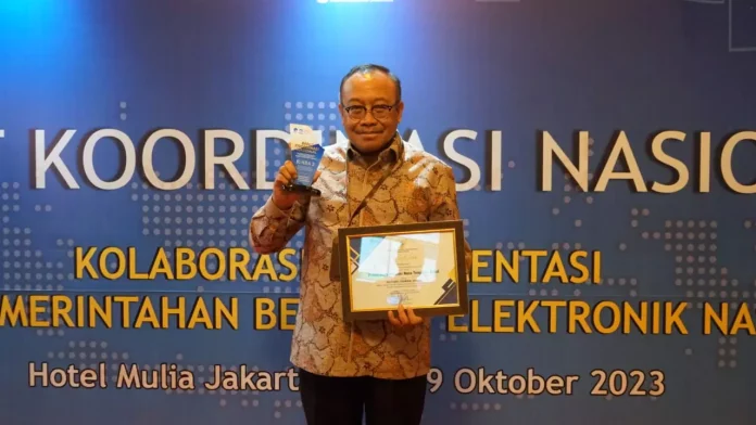 PJ Gubernur terima penghargaan dari Kominfo RI