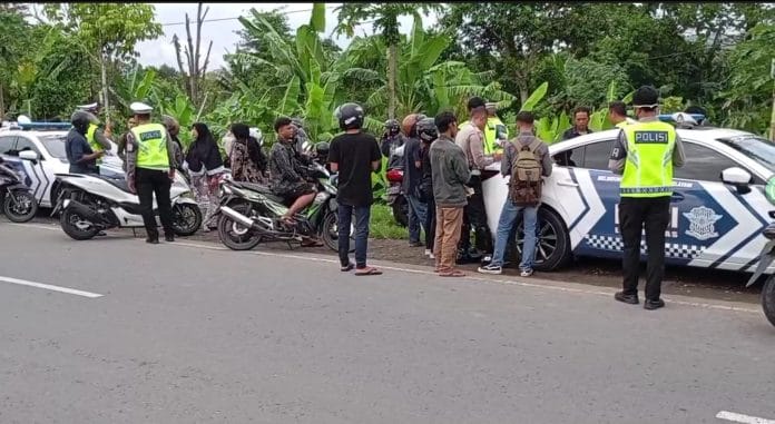 Puluhan pengendara ditindak dan diberikan surat tilang Foto: stimewa