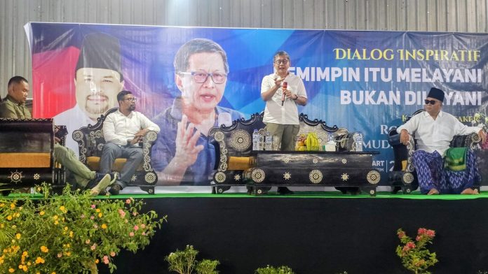 Hadir di Lombok, Rocky Gerung Singgung Pemimpin 'Leader' dan 'Dealer'