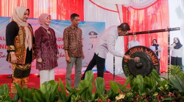Bupati Lombok Timur, Haerul Warisin Launching AMDK Asel PT Energi Selaparang. (Dok. Ragil)